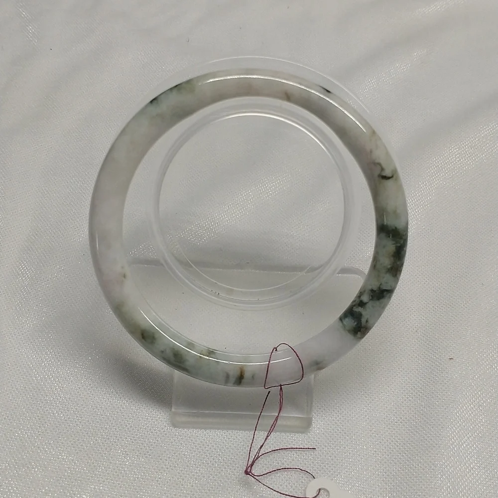 Jadeite bangle - Picture 2 of 6